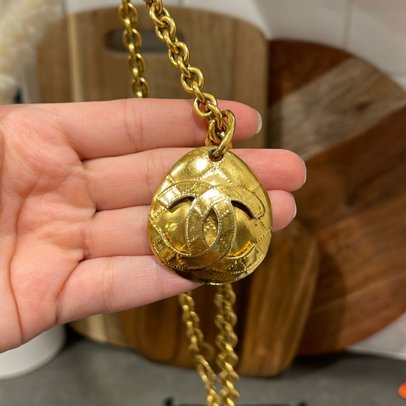 Chanel Coco Mark Matelasse Gold Plated Necklace - Picture 4 of 9